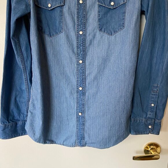 Denim western shirt with pearl snaps. SizeMed Cowboy Casual - Picture 7 of 11